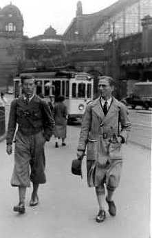 P. Stewart et F. de Beaulieu à Cologne vers 1936.