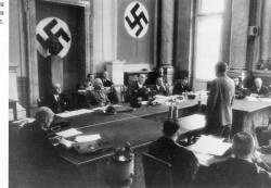 Le tribunal du peuple